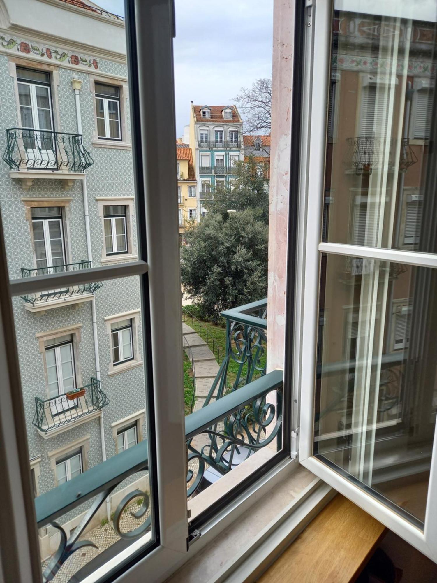 Charme Et Confort Au Coeur De Graca Lisbon Ruang foto